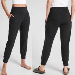 Athleta Cruise Jogger in Powervita Size Medium Petite